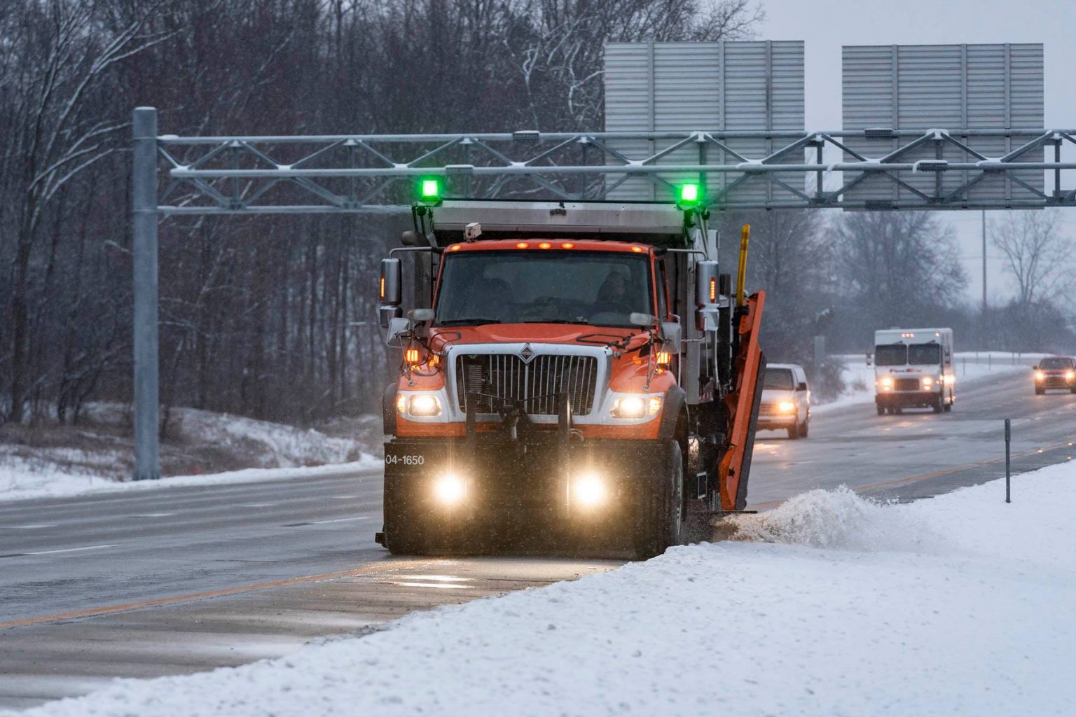Green Warning Lights Enhance Plow Truck Visibility in Michigan Clear