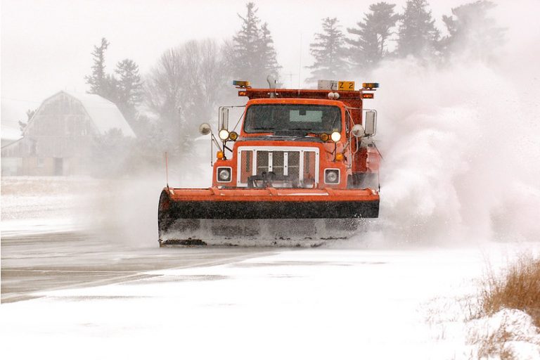 Minnesota DOT Tests SnowplowActivated Warning Signs Clear Roads